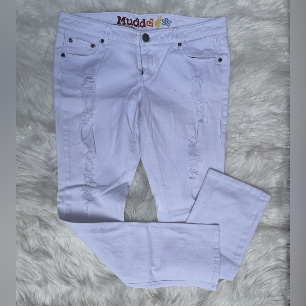 MUDD Juniors’ Low Rise Distressed Jeans (Size 13)